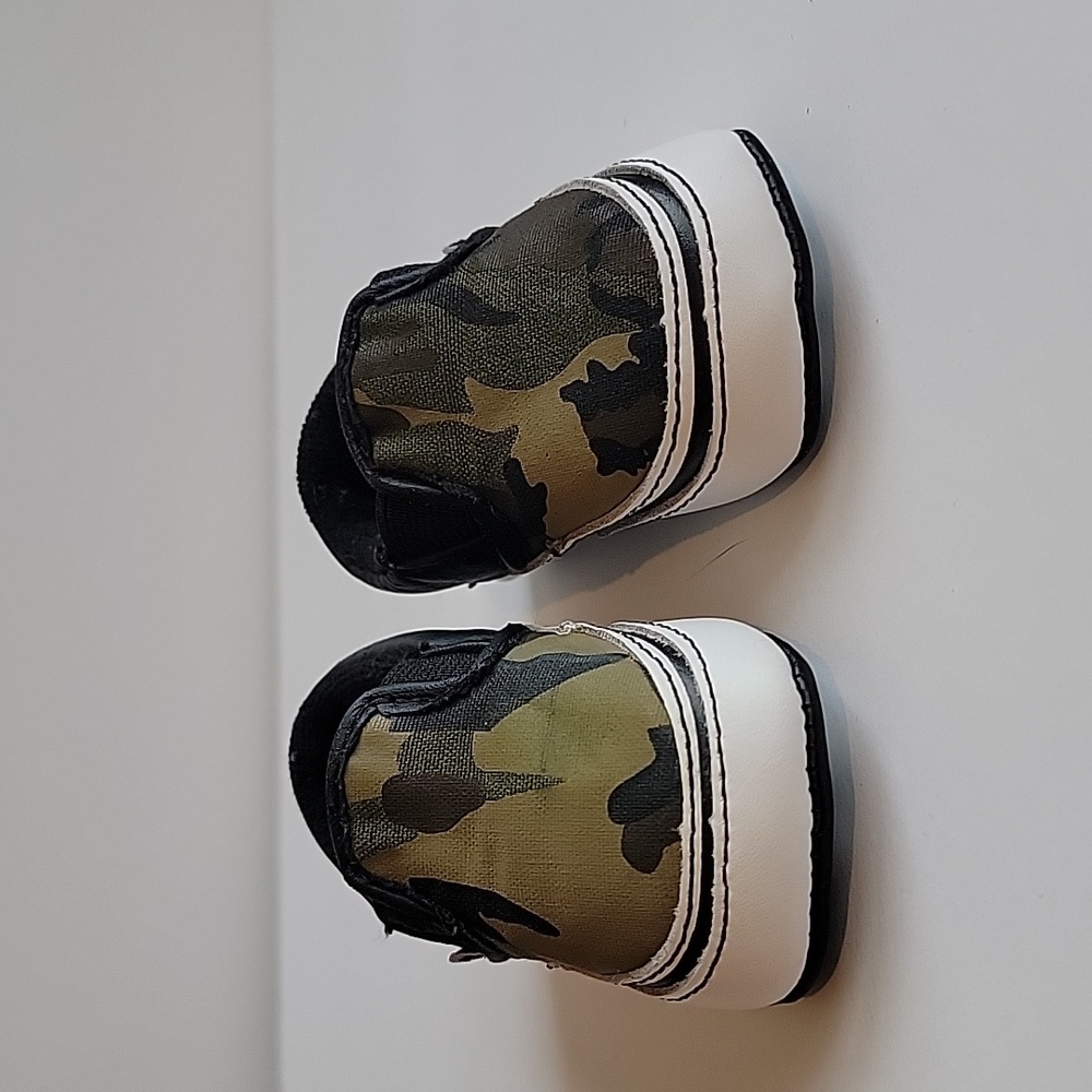 Vans Camo Baby Shoes 2c Soft Slip On Crib Green Tan Black Camouflage size 2
